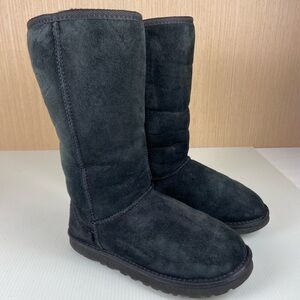 UGG Classic Tall Boots Black Sheepskin Suede Womens Size 8 Winter Cozy